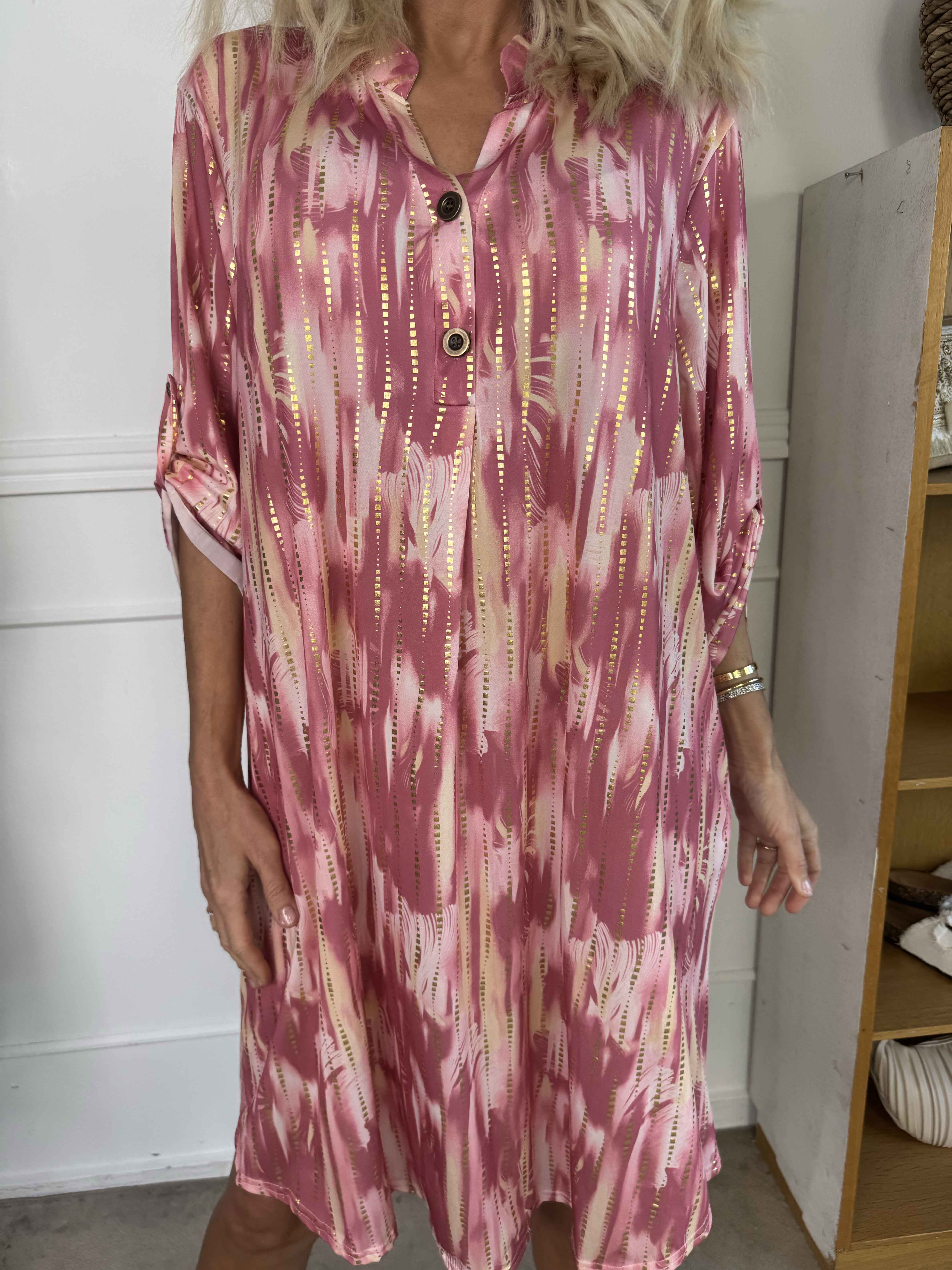 Ebba Pattern Long - Elastisk mönstrad klänning med gulddetaljer